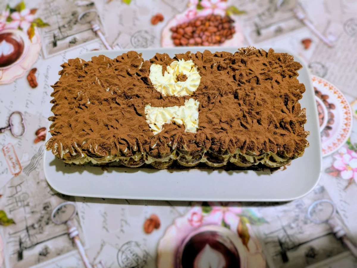 Tort tiramisu cu cifră imprimată